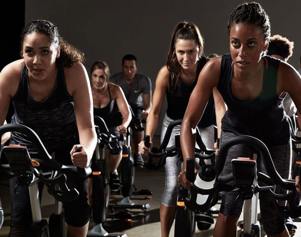 Cours de Biking indoor salle de sport Bordeaux