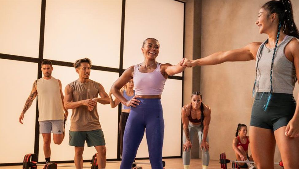 Voici pourquoi il est bénéfique de soulever des barres tous ensemble !